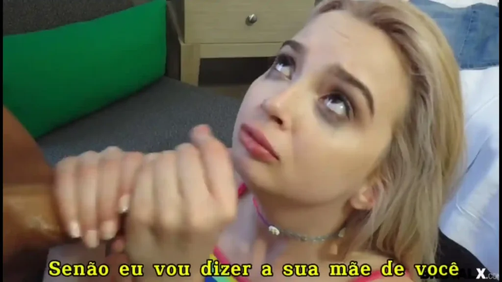 Pai usa a rola pra dar uma lição na filha safada – Incesto Legendado