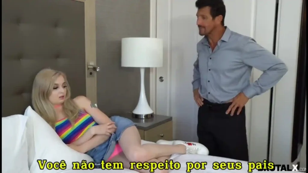 Pai usa a rola pra dar uma lição na filha safada - Incesto Legendado